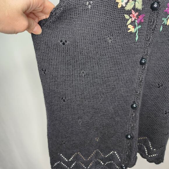 Vintage Capacity 90's Black V Neck Women's Embroidered Flowers Button Front Vest - Picture 11 of 15